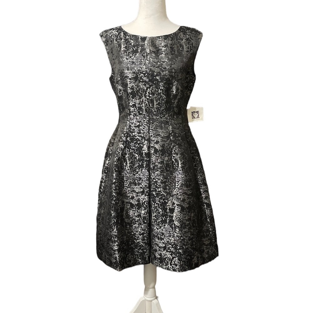 NWT Anne Klein knee length cocktail dress. Size 6 Black & Gray metallic color